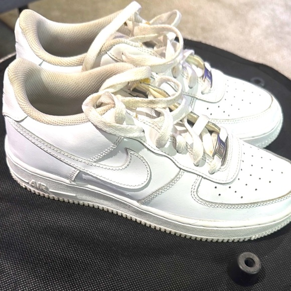 Nike Classic White Sneakers Air Force 1 - Picture 13 of 14